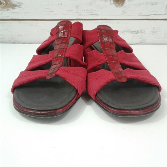 Donald J Pliner HIzzy Croc Embossed Slide Sandal - Picture 4 of 8